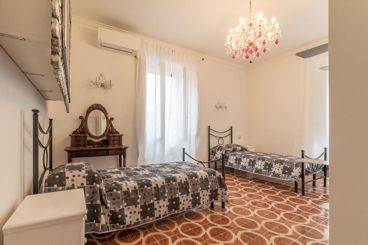 Piramide & Testaccio Design Flat ローマ エクステリア 写真