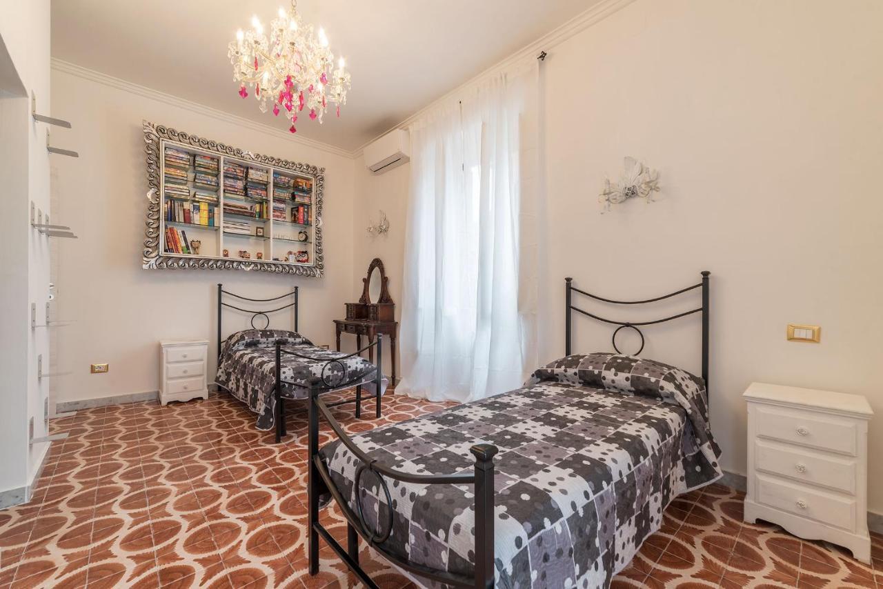 Piramide & Testaccio Design Flat ローマ エクステリア 写真